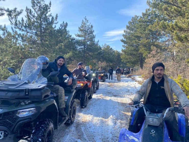 Karın ve eşsiz manzaraların tadını ATV ile çıkarttılar