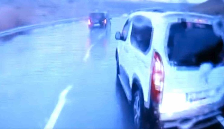 İstanbul Havalimanı Yolu’nda duraksayan araçlar tehlike saçıyor