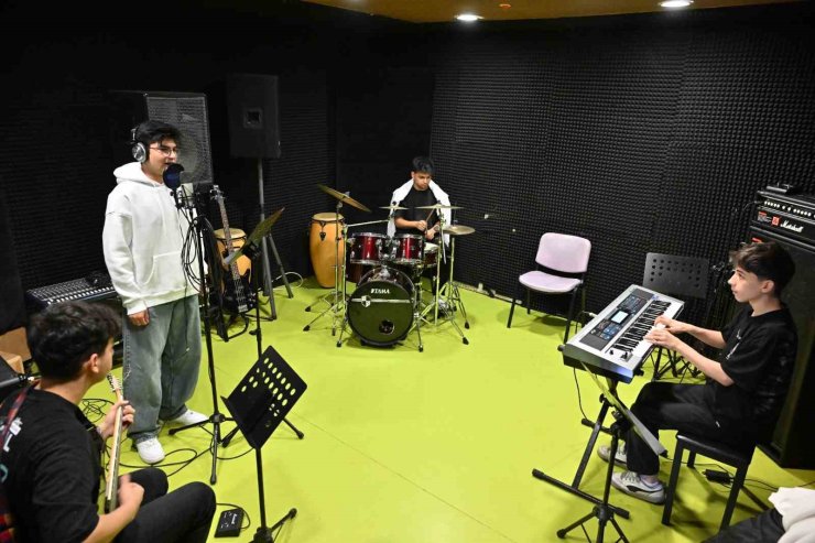 Manisalı gençlere ücretsiz stüdyo desteği