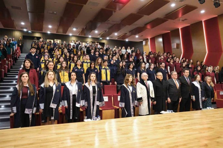 Mudanya Üniversitesi, öğrencilerini sektöre uğurladı