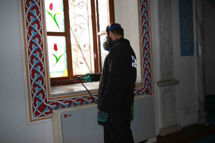 Kocaeli’de ibadethaneler ilaçlanıyor