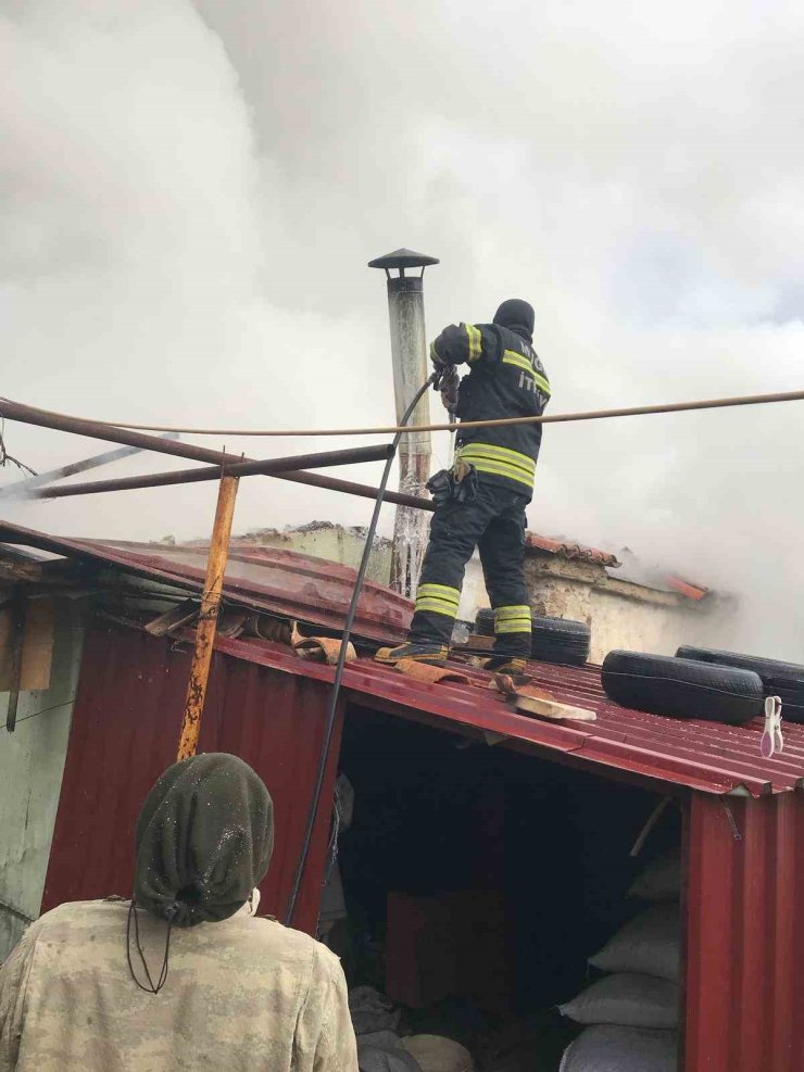 Yatağan’da korkutan ev yangını