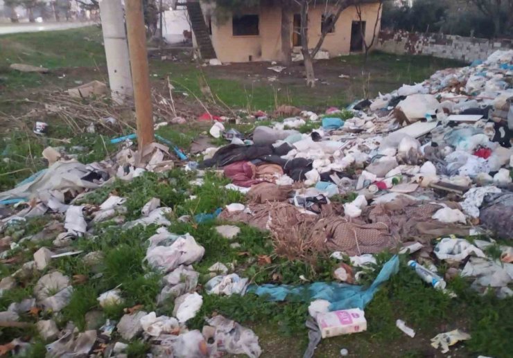 Yunusemre Muradiye’de temizlik çalışması yaptı