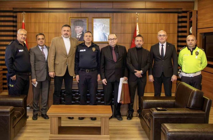 Bilecik Emniyet Müdürlüğü’nden emekli personele plaket