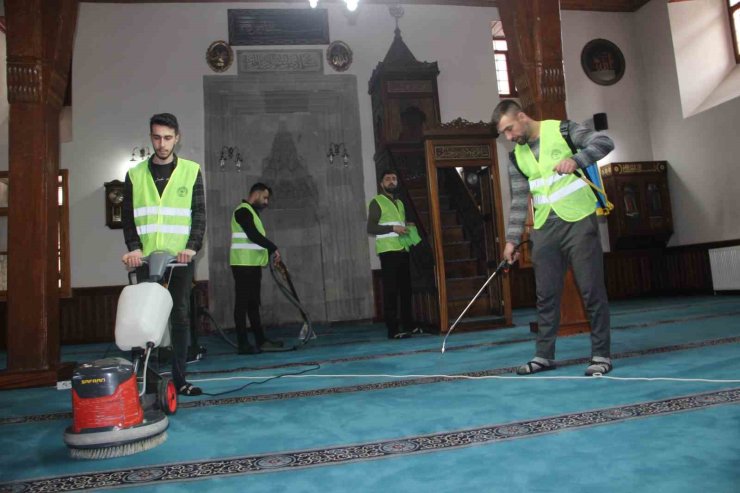 Erzurum’da camilerde Ramazan hazırlığı