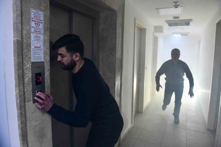 Ankara İtfaiyesinden hayati uyarı: ’Yangın merdivenlerini amacı dışında kullanmayın’
