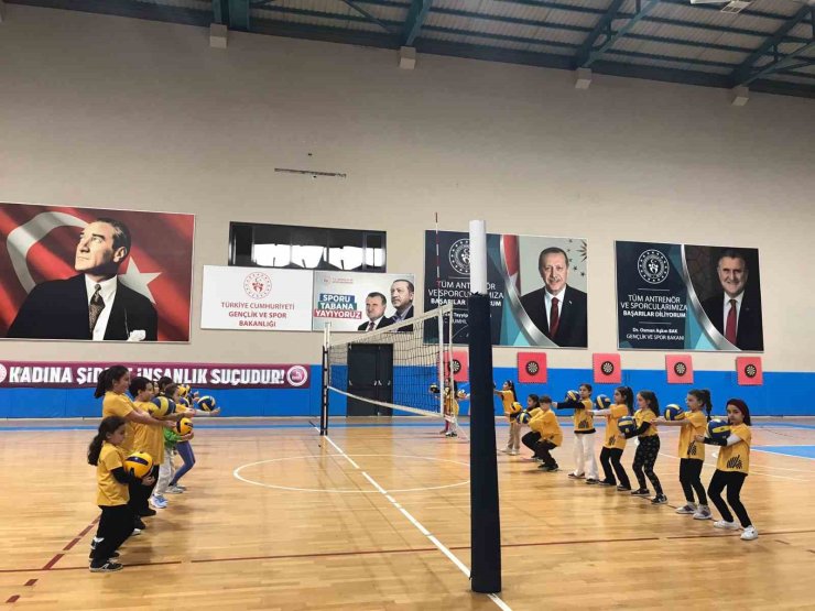 Kış spor okullarında eğitimler devam ediyor