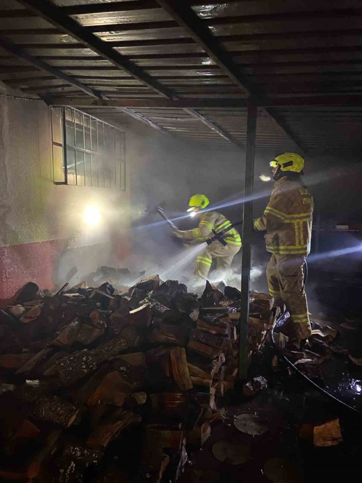 Susurluk’ta okul bahçesindeki odunlukta yangın çıktı