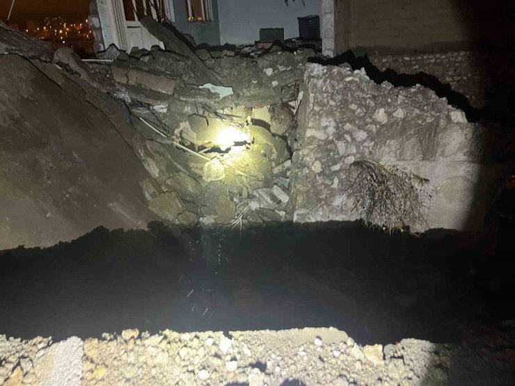 Siirt’te metruk bina çöktü