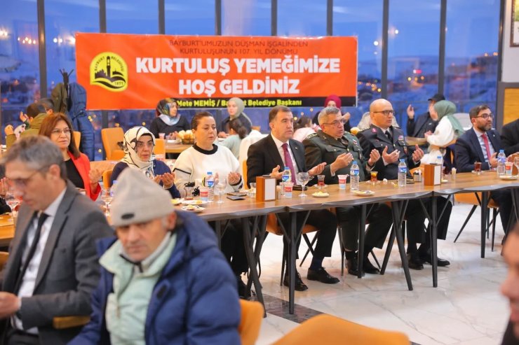Bayburt’ta 107’nci yıl coşkusu kurtuluş yemeği ve canlı müzikle son buldu
