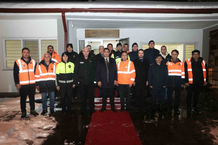 Düzce Valisi Aslan Karayolları ekiplerini ziyaret etii