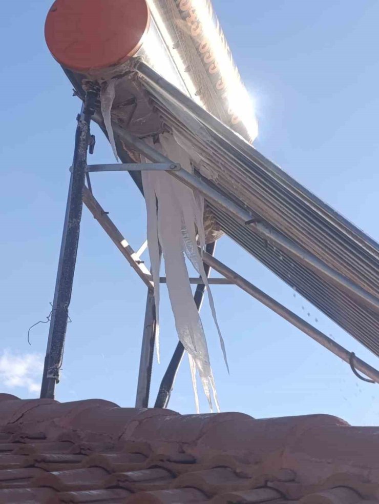Gazipaşa’da soğuk hava güneş enerji panellerini patlattı