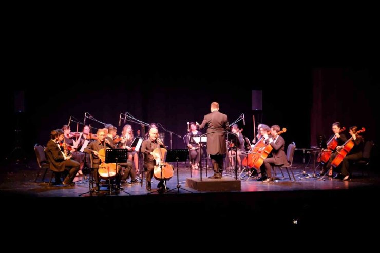 Oda Orkestrası karlı geceyi sanatla ısıttı