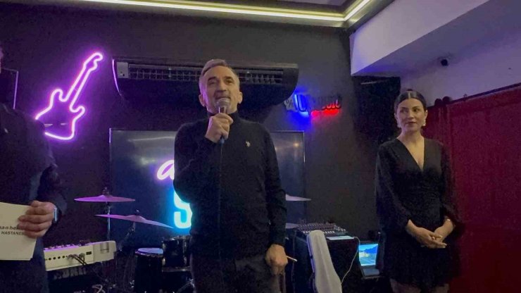 Hastanede 15 yılını dolduran doktor ve personel için gece düzenlendi