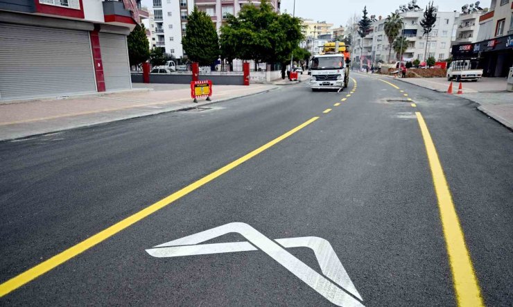 Mersin’de bozuk yollar onarılıyor