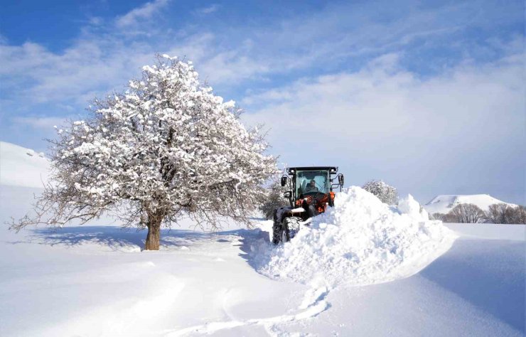 Muş’ta kar kalınlığı 3 metreyi buldu