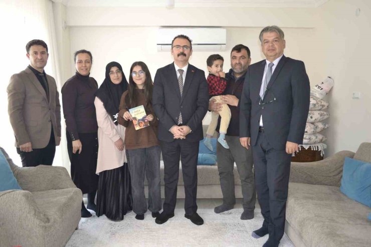 Sultanhisar Kaymakamı Ateş öğrencilerin evlerine misafir oldu