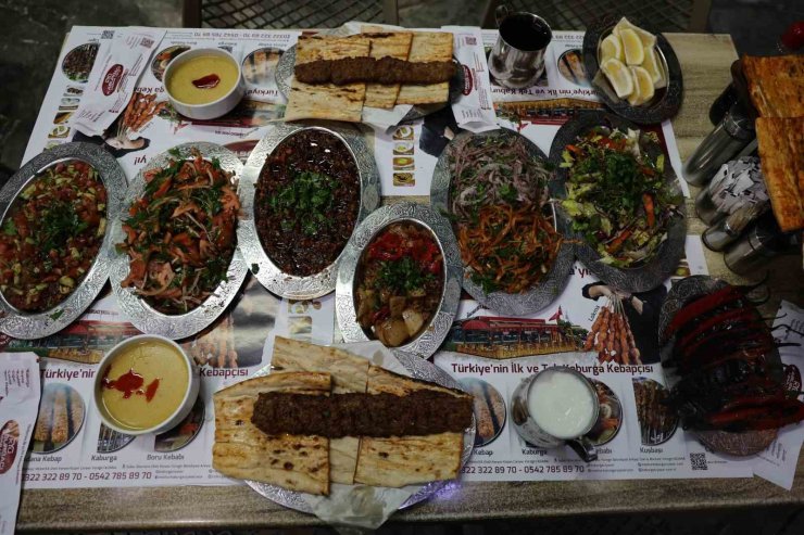 Adana Kebap, iftarda hem gözü hem de mideyi doyuracak