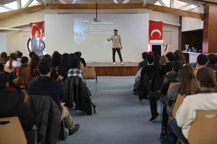 Mimarlık öğrencileri atölyede buluştu