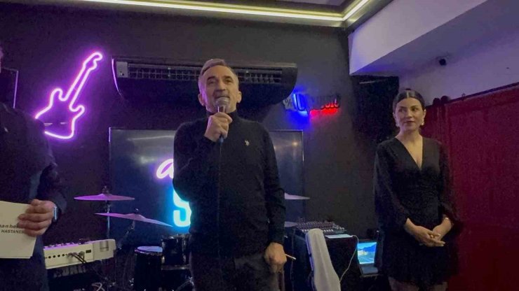 Hastanede 15 yılını dolduran doktor ve personel için gece düzenlendi