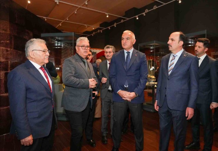 Başkan Büyükkılıç; Millet Kütüphanesi’nde Anadolu Selçukluları Sergisi’nin açılışına katıldı