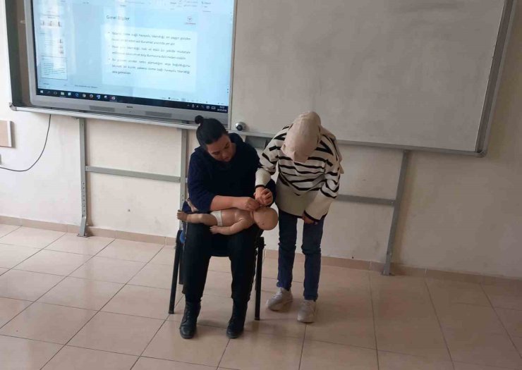 Kütahya’da görme engellilere ilk yardım kursu