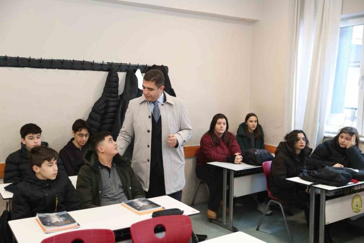 Vali Selçuk Aslan lise öğrencileri ile buluştu