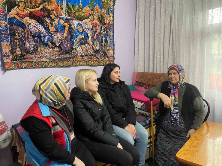 Bu projede yaşlıları ziyaret edecek olan gençler, toplumsal birlikteliği öğrenecek