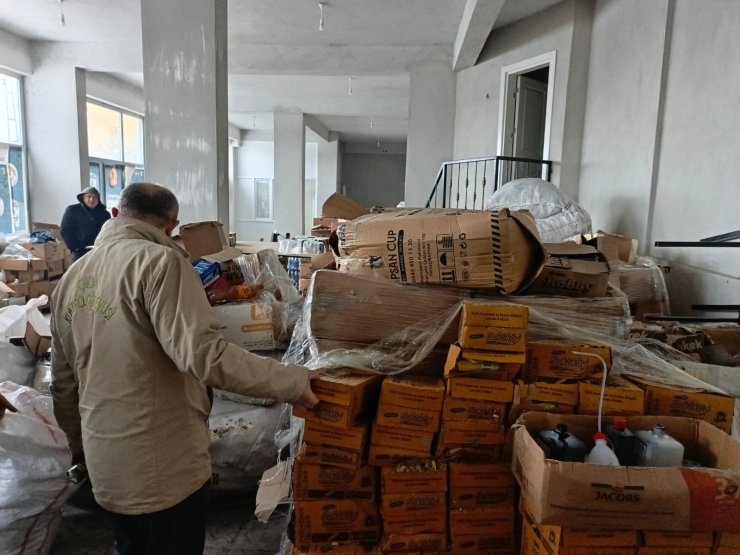 Tarihi geçmiş ürünleri izinsiz açtığı iş yerinde satıyordu, tarım müdürlüğü ekiplerine yakalandı