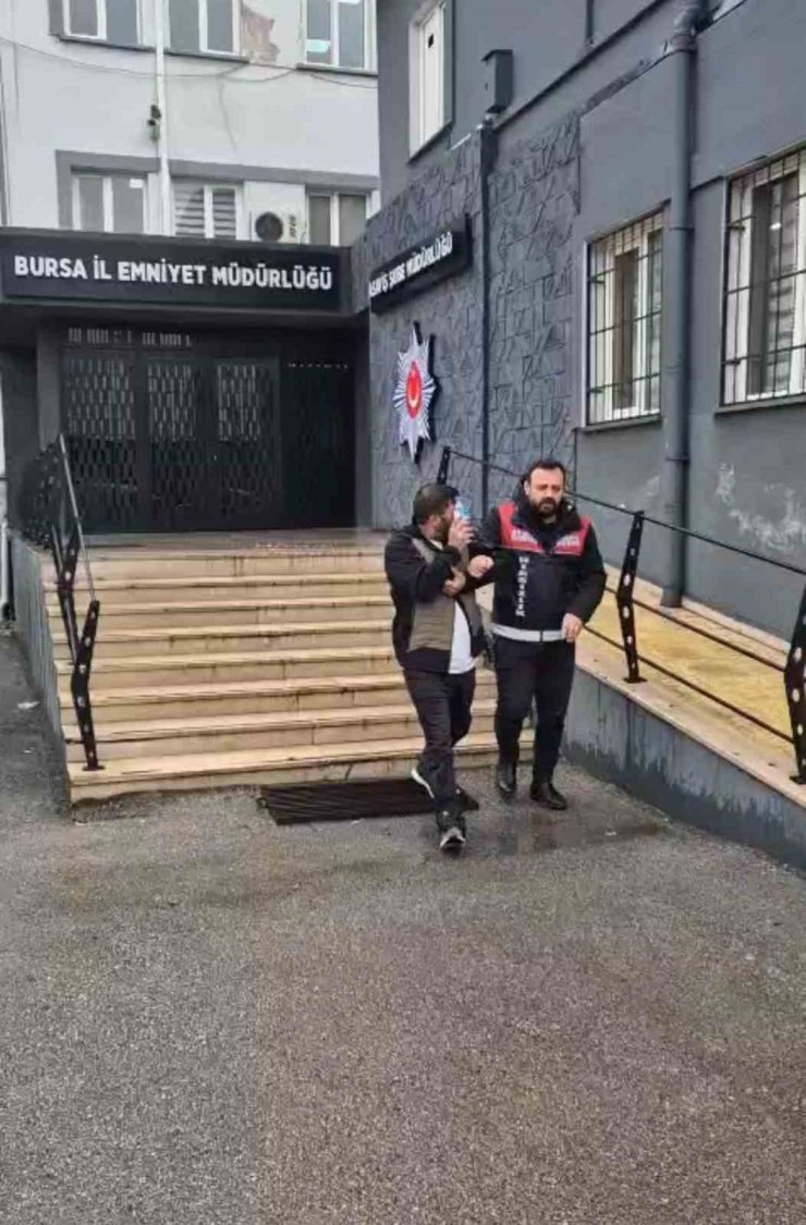 Bursa’da oto faresine operasyon: Çaldığı malzemelerle yakalandı