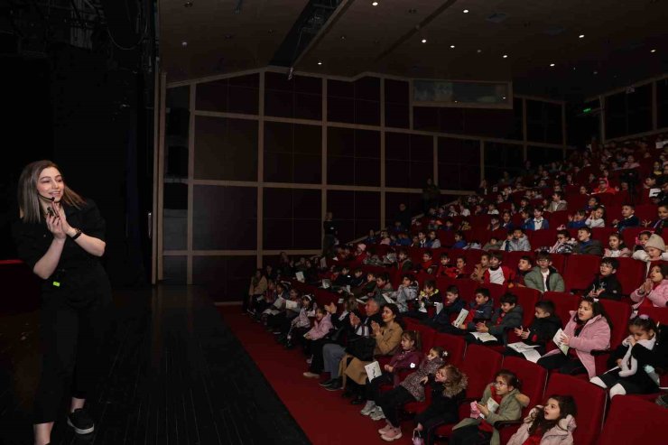 Hümeyra Koçer, köylü çocuklarla dostluğu konuştu