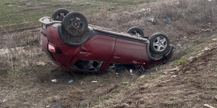 Tavşanlı’da otomobil takla attı: 4 yaralı