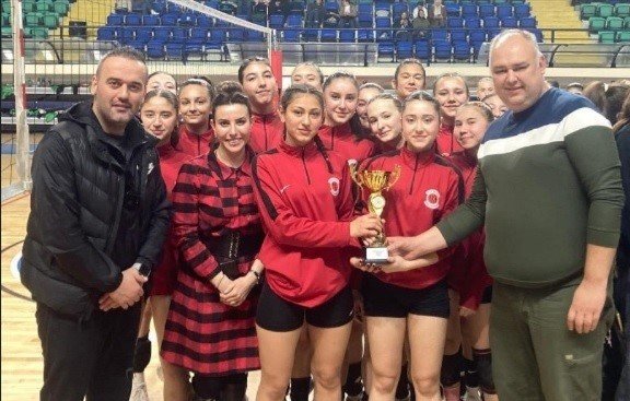 TKİ Tavşanlı Linyitspor voleybolda da zirveye koşuyor
