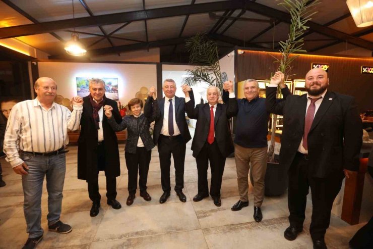 Güzelbahçe siyaseti, dostluk yemeğinde bir araya geldi
