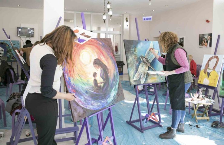 Mersin’de ’Kadına Dair’ temasıyla resim sergisi düzenlendi