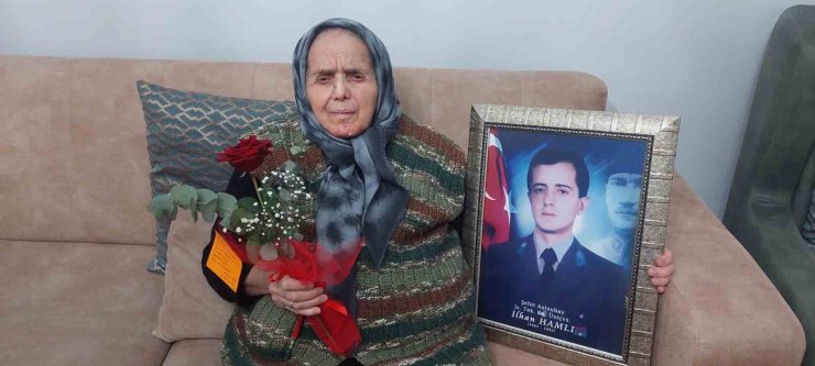 Gazi Tümgeneral Ala’dan şehit annesine anlamlı hediye