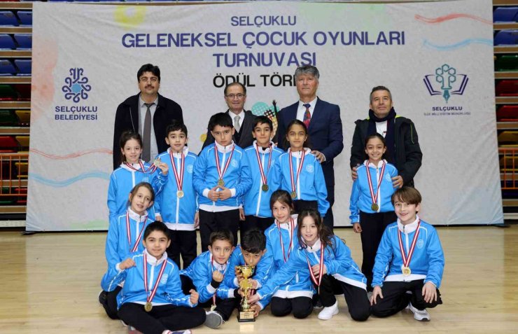 Selçuklu’da Geleneksel Çocuk Oyunları Turnuvası’nda ödül heyecanı yaşandı