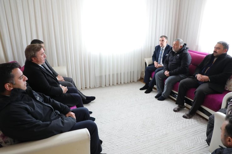 Vali Eldivan şehit ailesini ziyaret etti