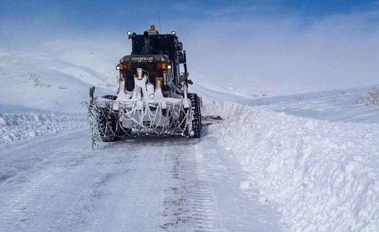 Van’da karla mücadele çalışmaları sürüyor
