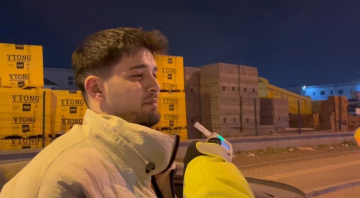 Alkolmetreyi üflememek için ağlama taklidi bile yaptı, ne yapsa fayda etmedi