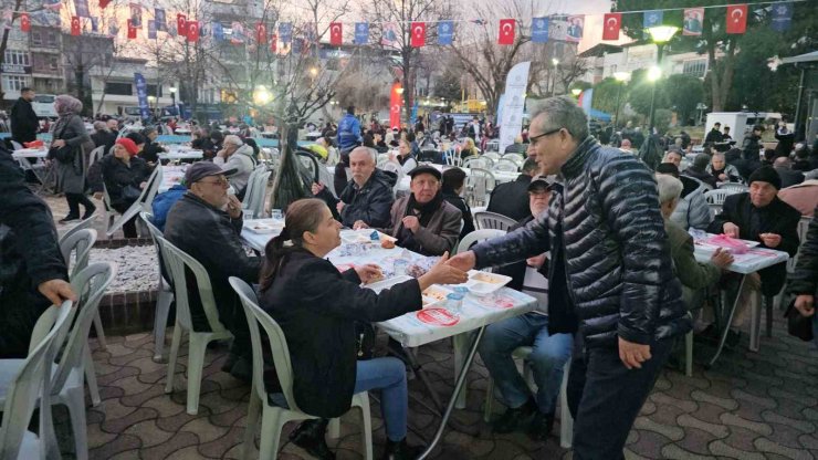 Aydın BŞB’nin Nazilli’deki ilk iftar sofrası doldu taştı