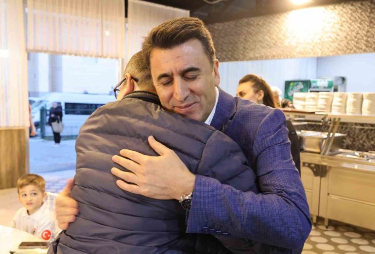 Bilecik Valisi Şefik Aygöl, iftarda huzurevi sakinleri ve çocuklarla buluştu