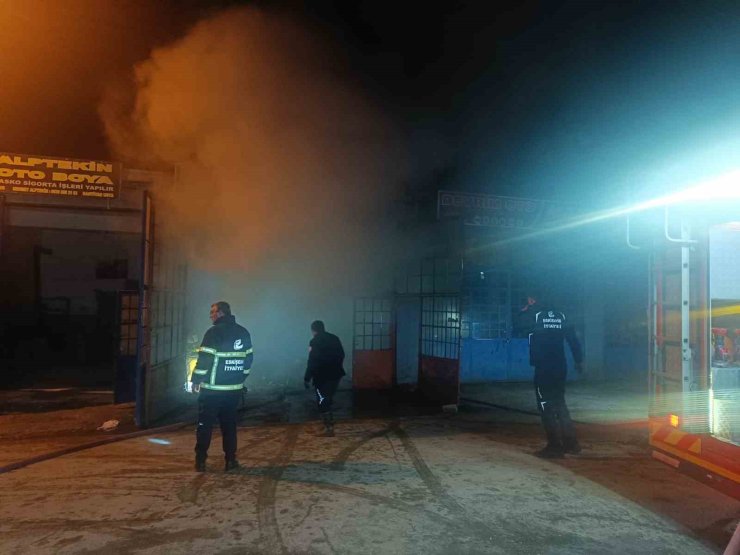 Araç yedek parçası satan işletmede çıkan yangın söndürüldü