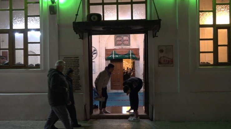 Kırklareli’nde ilk teravih namazında camiler doldu