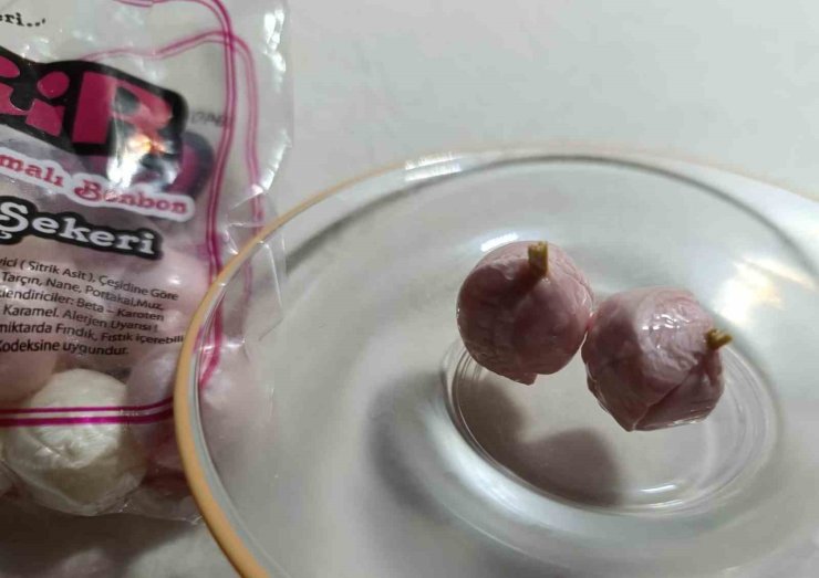 Mevlit şekerinin içinden kürdan çıktı