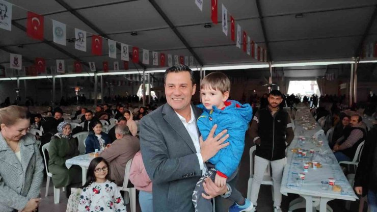 Manisalılar iftar sofrasında buluştu