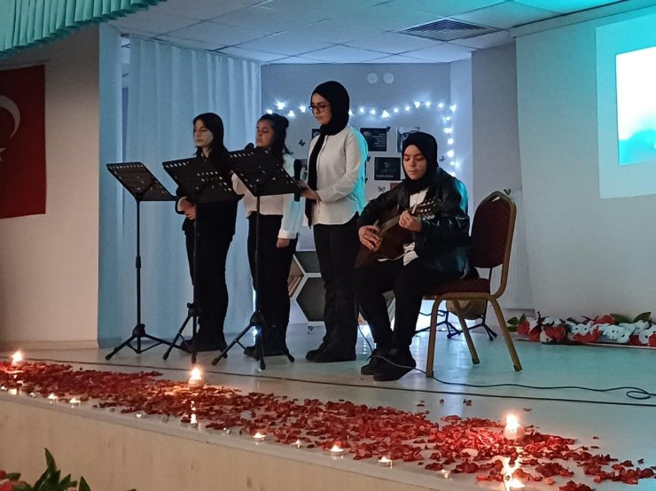 Bayburtlu öğrencilerden şiir programı