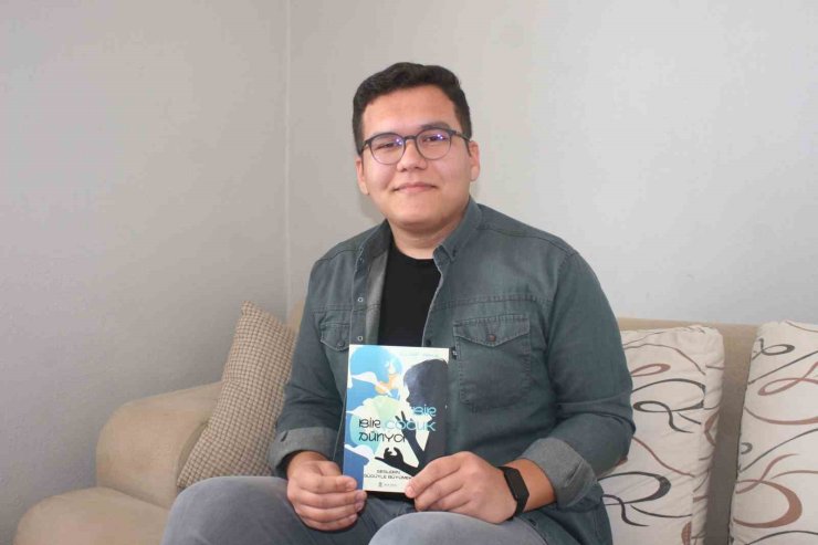 İşitme engelli genç yaşadığı zorlukları kitabında anlattı
