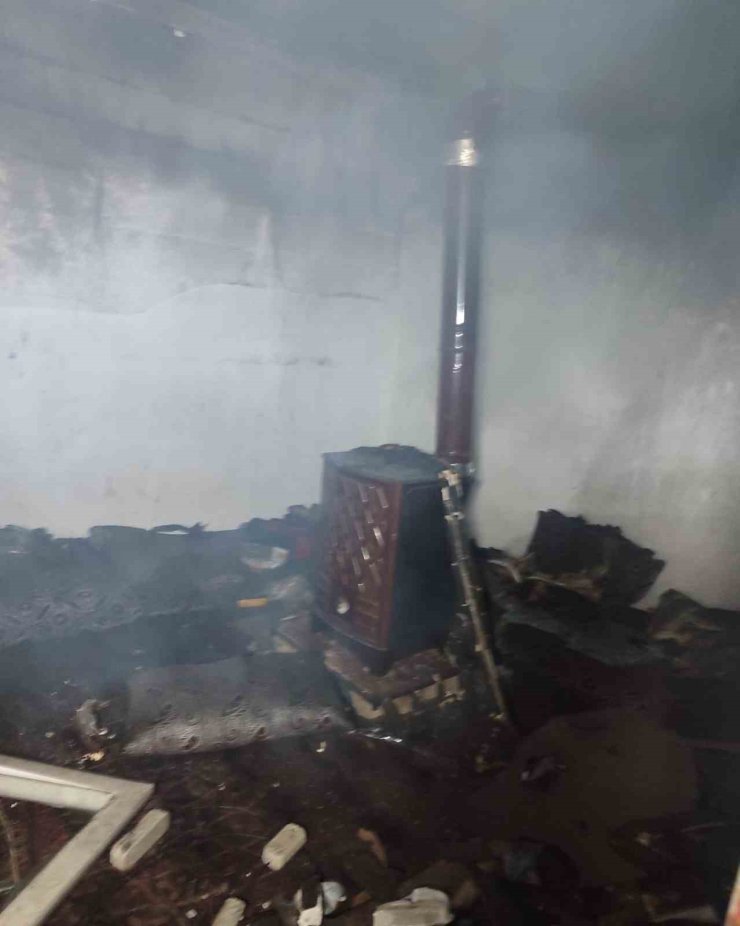 Kırıkhan’da ev yangını