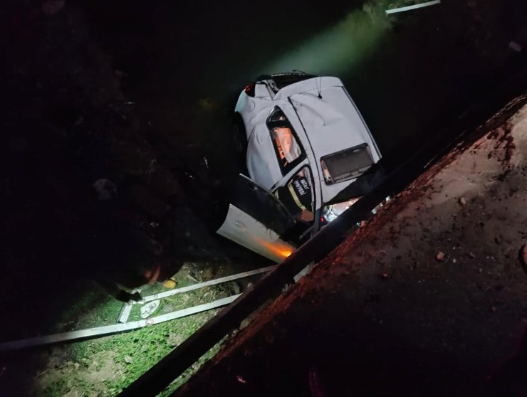Kırıkhan’da sulama kanalına uçan otomobilin sürücüsü yaralandı